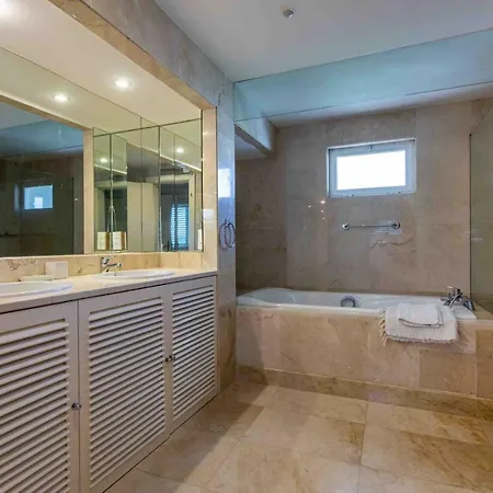 Luxury 6 Bedrooms With Private Pool