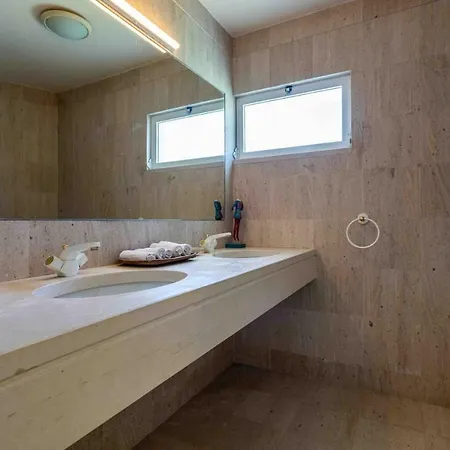 Luxury 6 Bedrooms With Private Pool Villa *
