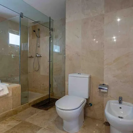 Luxury 6 Bedrooms With Private Pool Villa