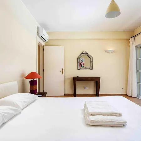Luxury 6 Bedrooms With Private Pool וילה *